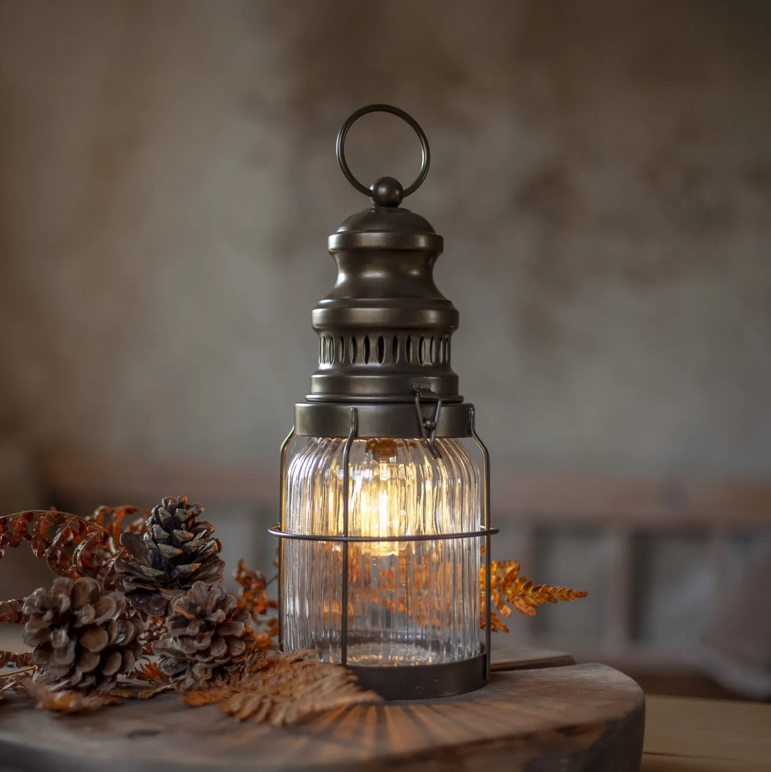 Aina-LED-lyhty, pronssi, korkeus 28 cm, metalli/lasi