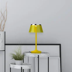 Aluminor La Petite Lampe-LED-pöytälamppu keltainen