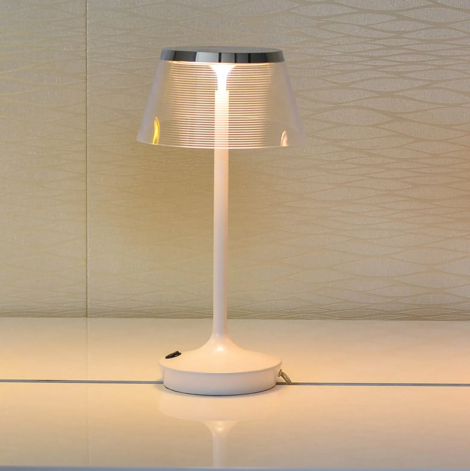 Aluminor La Petite Lampe-LED-pöytälamppu valkoinen