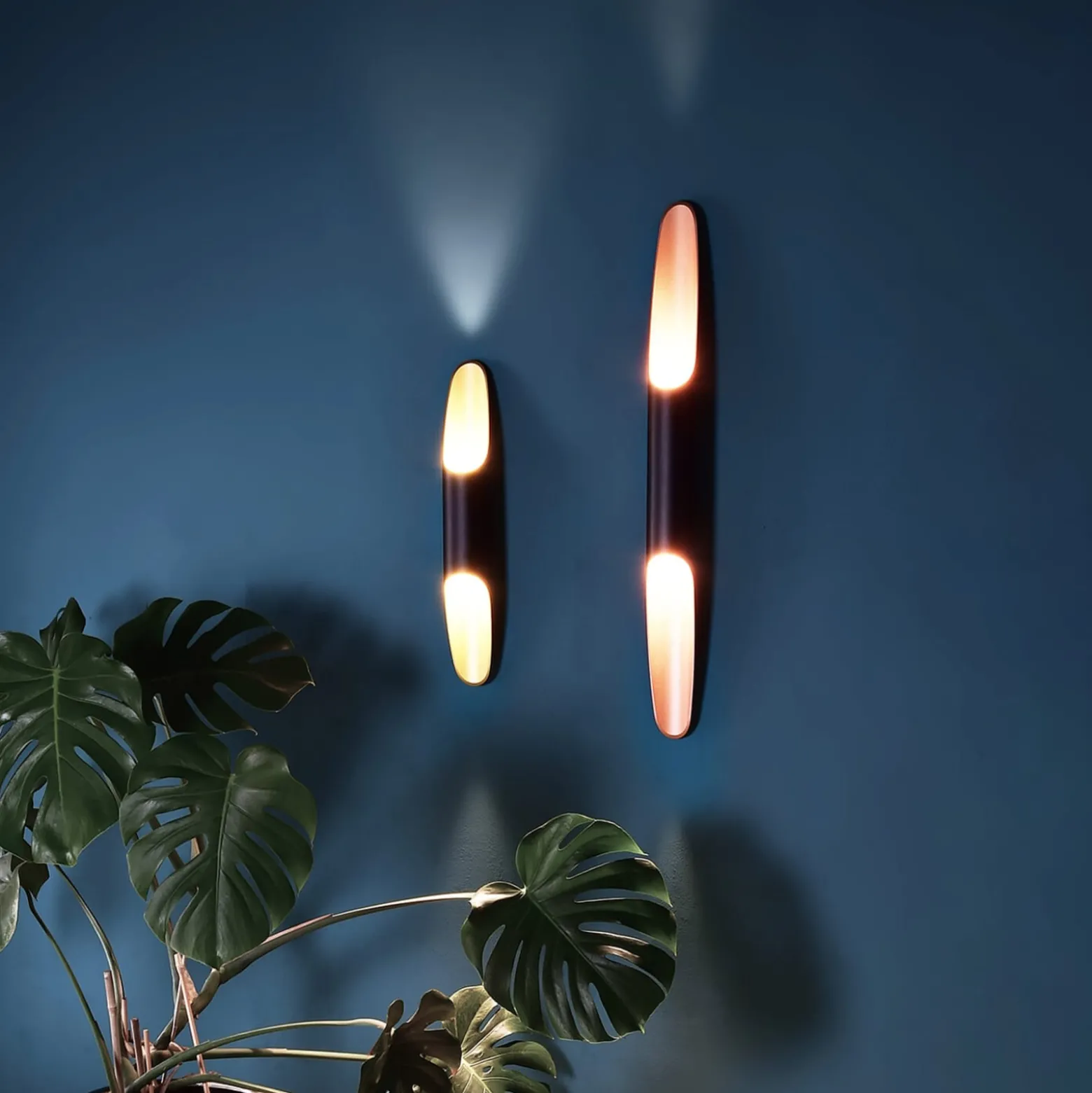 Apodis LED-seinävalaisin, musta/vaaleanpunainen, korkeus 80 cm, metalli