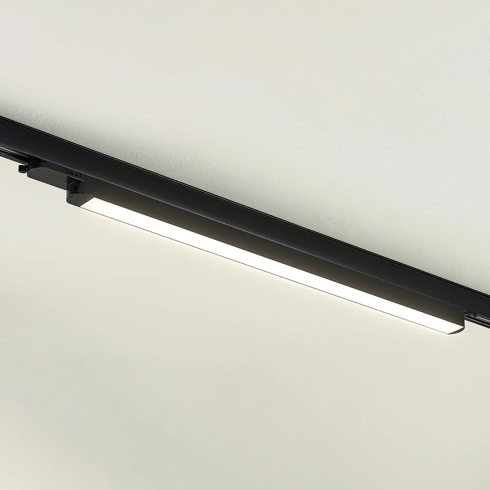 Arcchio Harlow LED-kiskovalaisin, musta, 69 cm, 4000 K