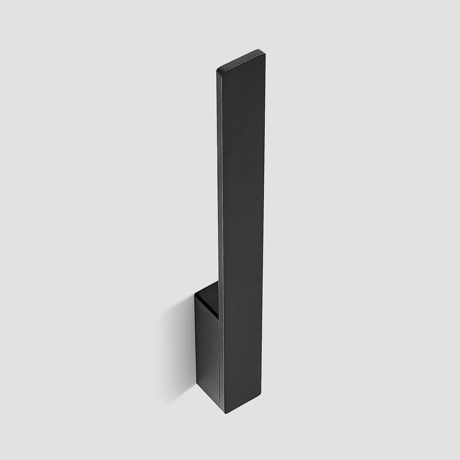 Arcchio Ivano LED-seinävalaisin, 42,5 cm, musta, metallia