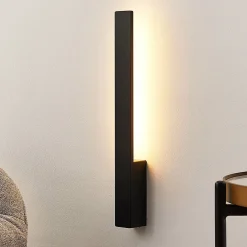 Arcchio Ivano LED-seinävalaisin, 42,5 cm, musta, metallia