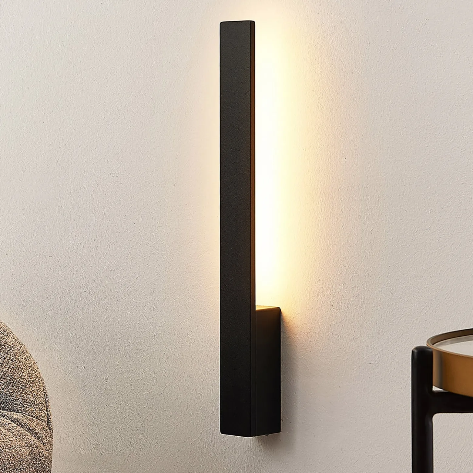 Arcchio Ivano LED-seinävalaisin, 42,5 cm, musta, metallia