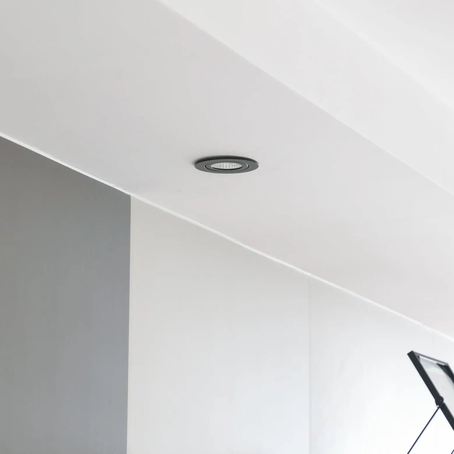 Arcchio LED-alasvalo Jyra, musta, 2700K