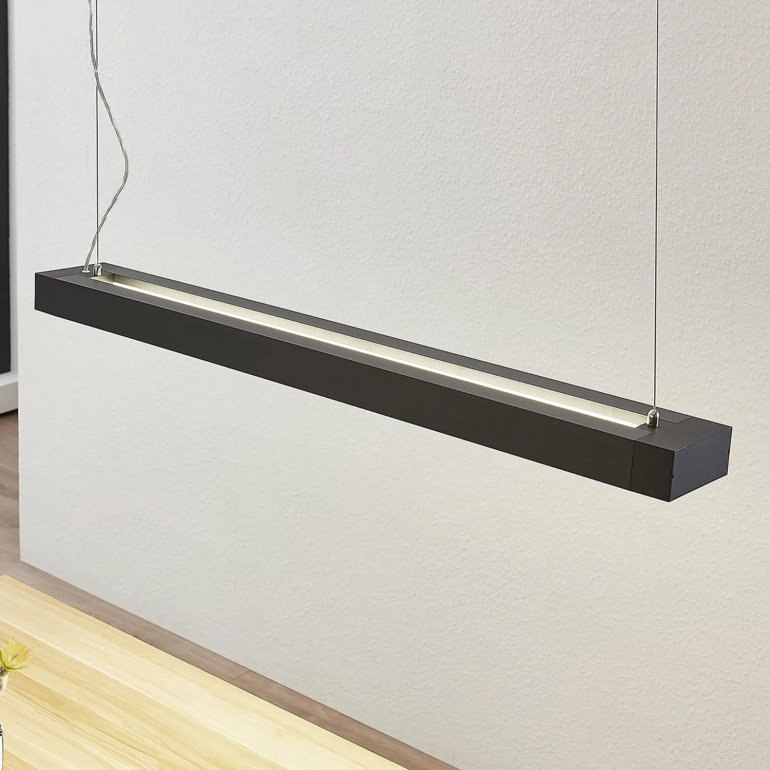 Arcchio LED-riippuvalaisin Cuna, 92 cm, musta, metallia
