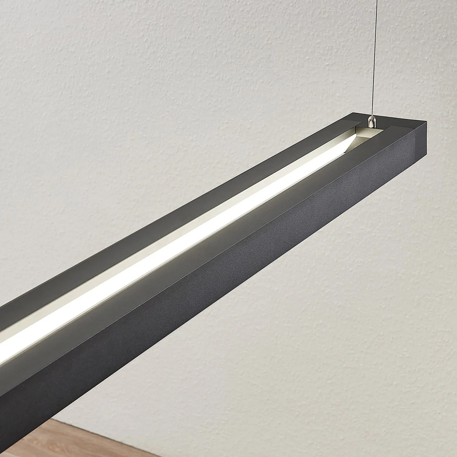 Arcchio LED-riippuvalaisin Cuna, 92 cm, musta, metallia