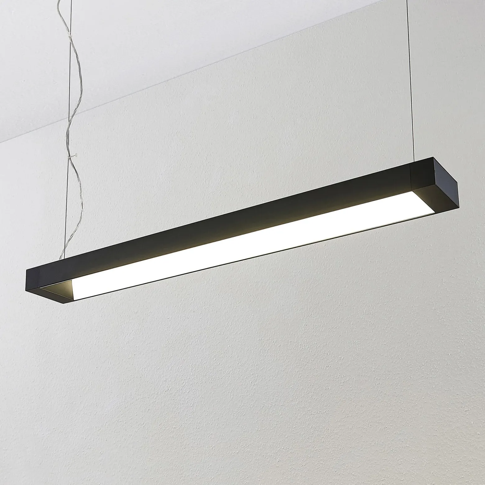 Arcchio LED-riippuvalaisin Cuna, 92 cm, musta, metallia