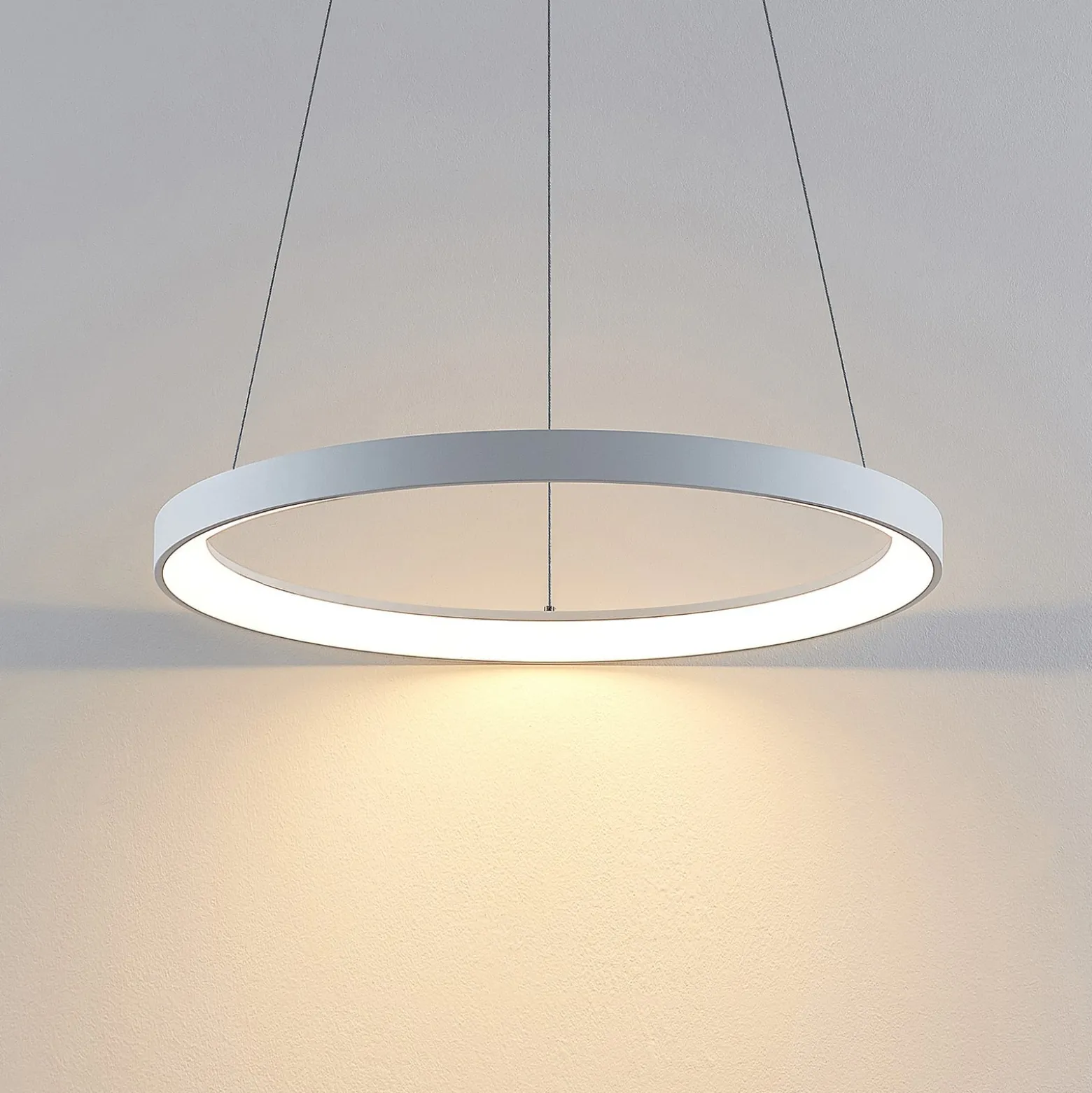 Arcchio LED-riippuvalaisin Vivy, Ø 58 cm, valkoinen, metalli