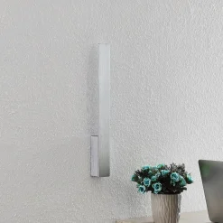 Arcchio LED-seinävalaisin Ivano, korkeus 43 cm, harjattua alumiinia