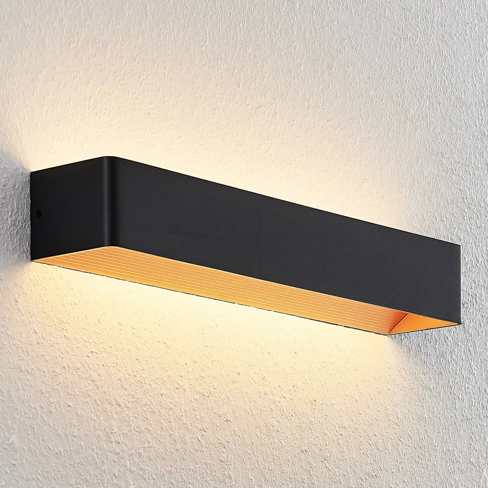 Arcchio LED-seinävalaisin Karam, 53 cm, musta, metalli, ylös/alas