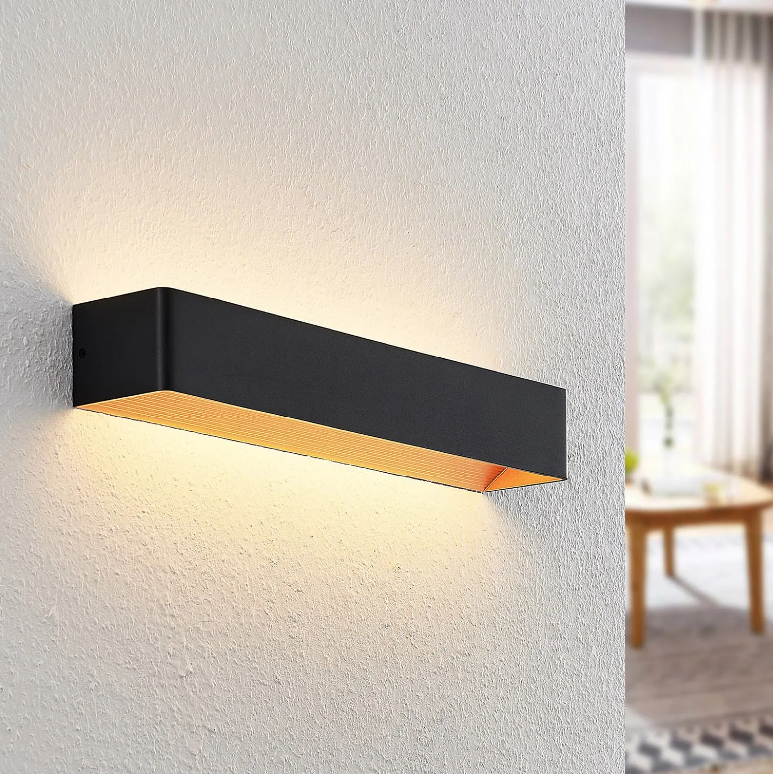Arcchio LED-seinävalaisin Karam, 53 cm, musta, metalli, ylös/alas