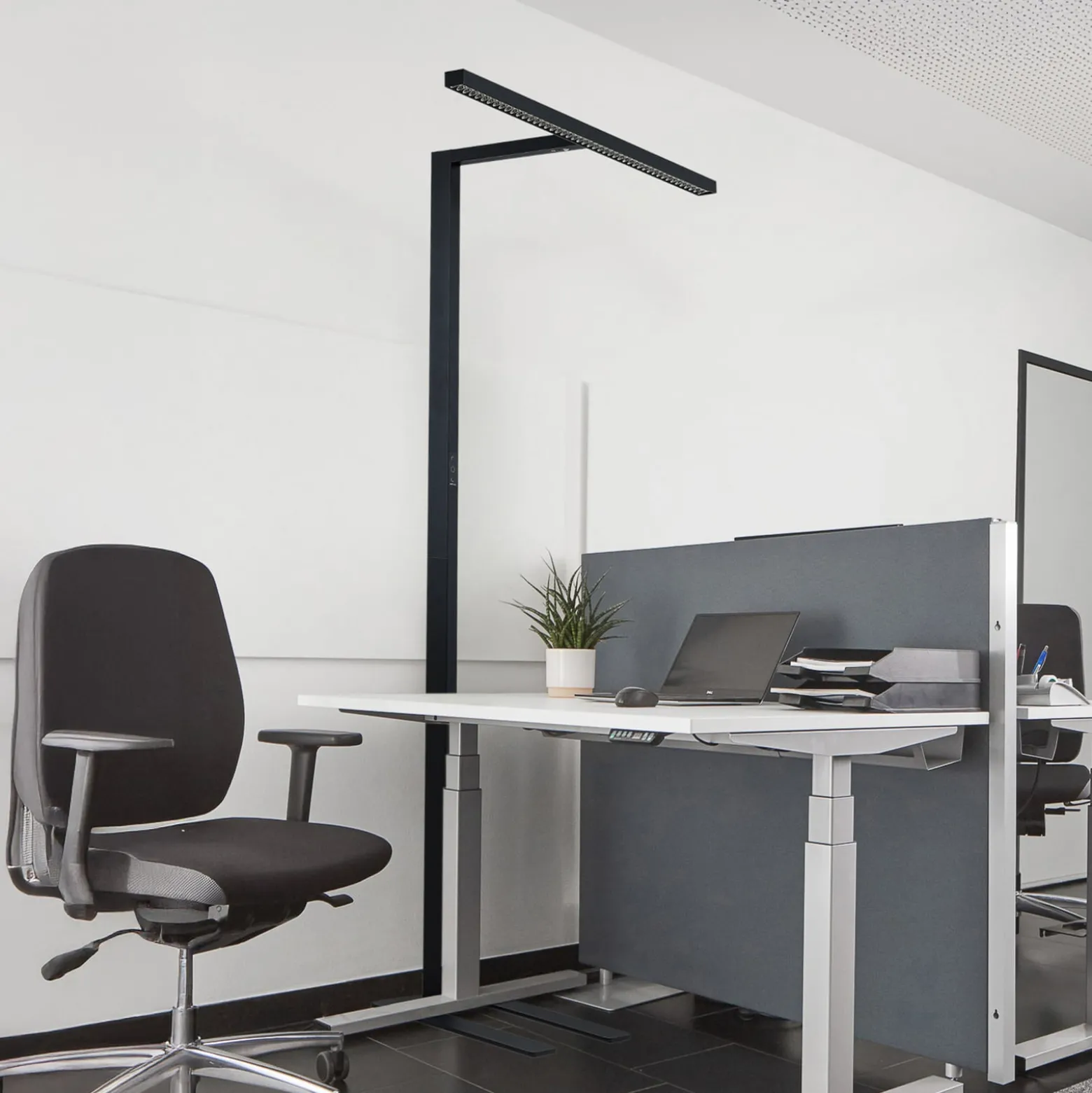 Arcchio LED-toimiston lattiavalaisin Jolinda, T-muoto, musta, 4000 K