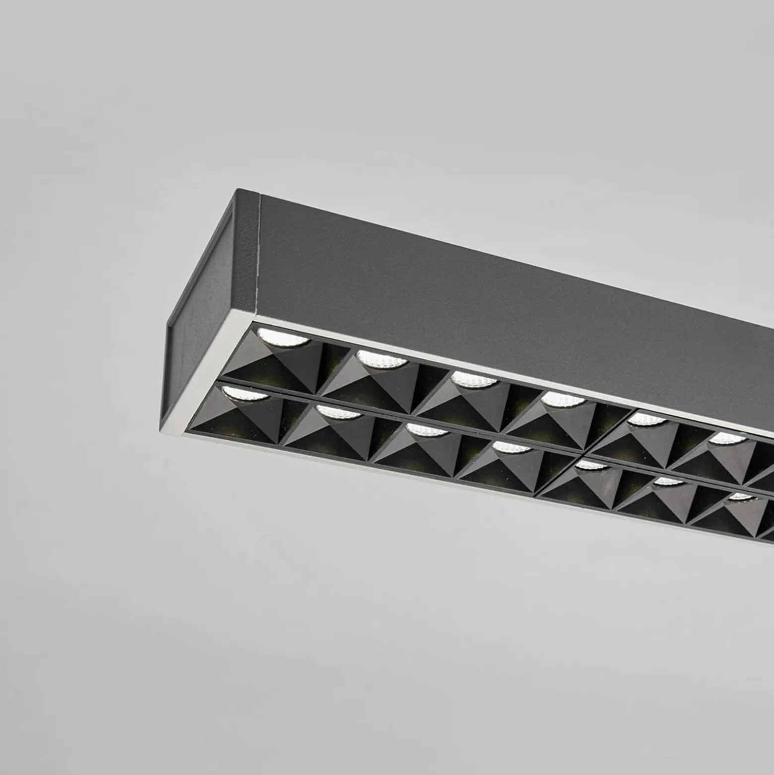Arcchio LED toimisto-riippuvalaisin Jolinda, hopea, 118cm, ylös/alas, ylös/alas