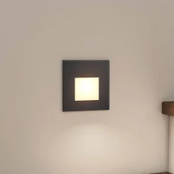 Arcchio LED uppoasennusvalaisin Vexi, 7,8 cm x 7,8 cm, musta, CCT
