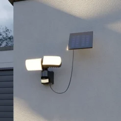 Arcchio Lissano LED-aurinkokäyttöinen seinäkohdevalaisin anturilla