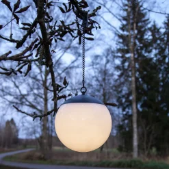Aurinkokäyttöinen Globus-LED-riippuvalo