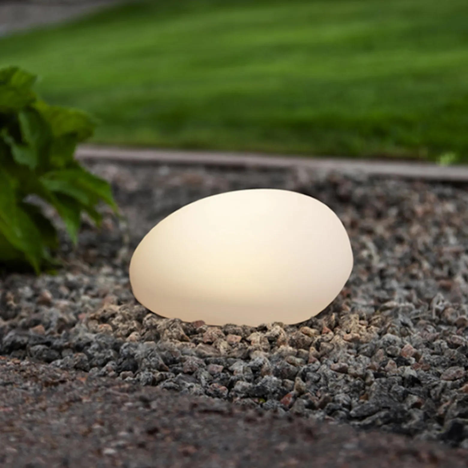 Aurinkokäyttöinen LED-valaisin GLOBY, valkoinen, 24,5 cm, muovi, IP44
