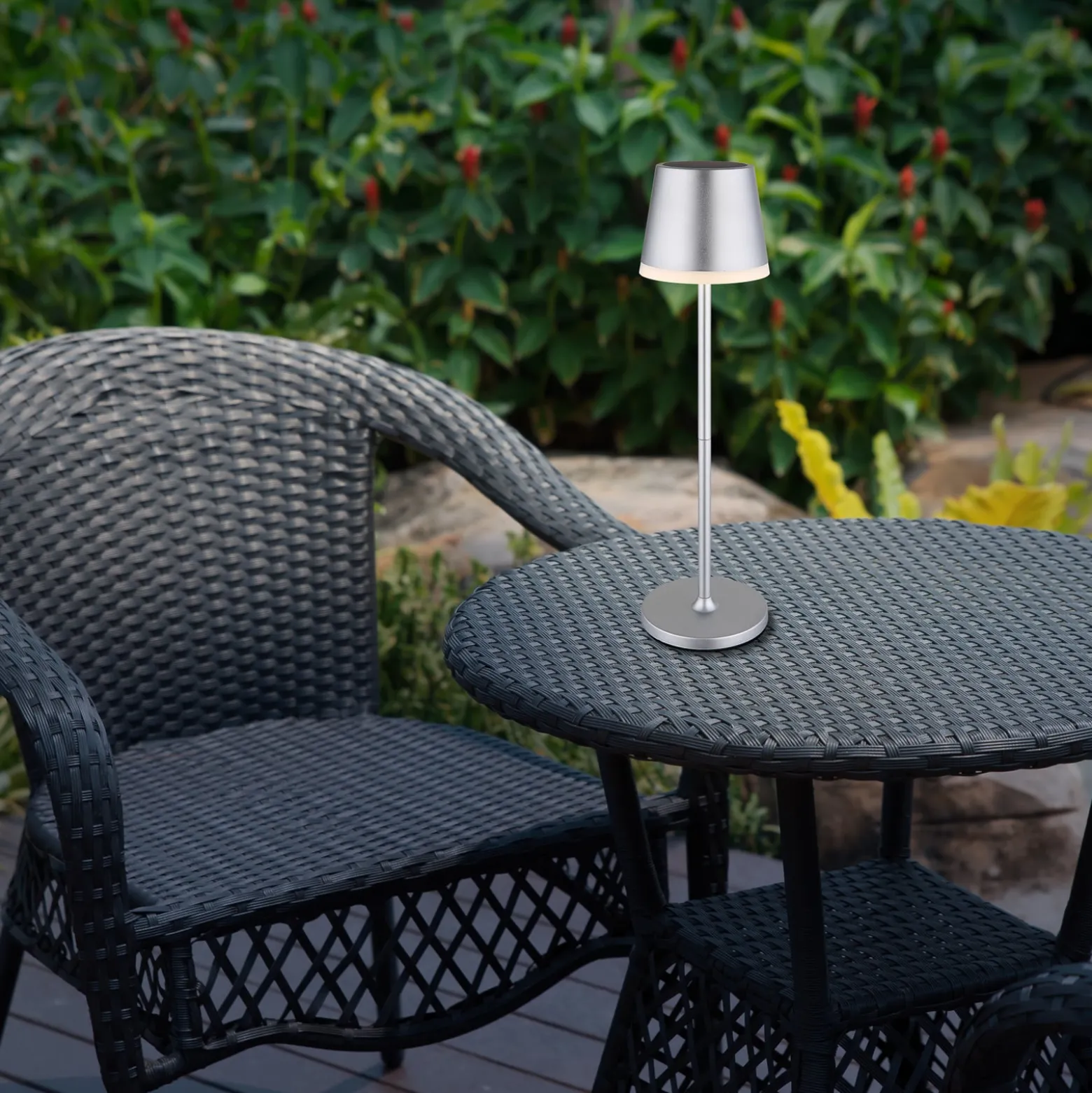 Aurinkokäyttöinen LED-valaisin, metallia, hopeanvärinen, korkeus 41 cm, IP44