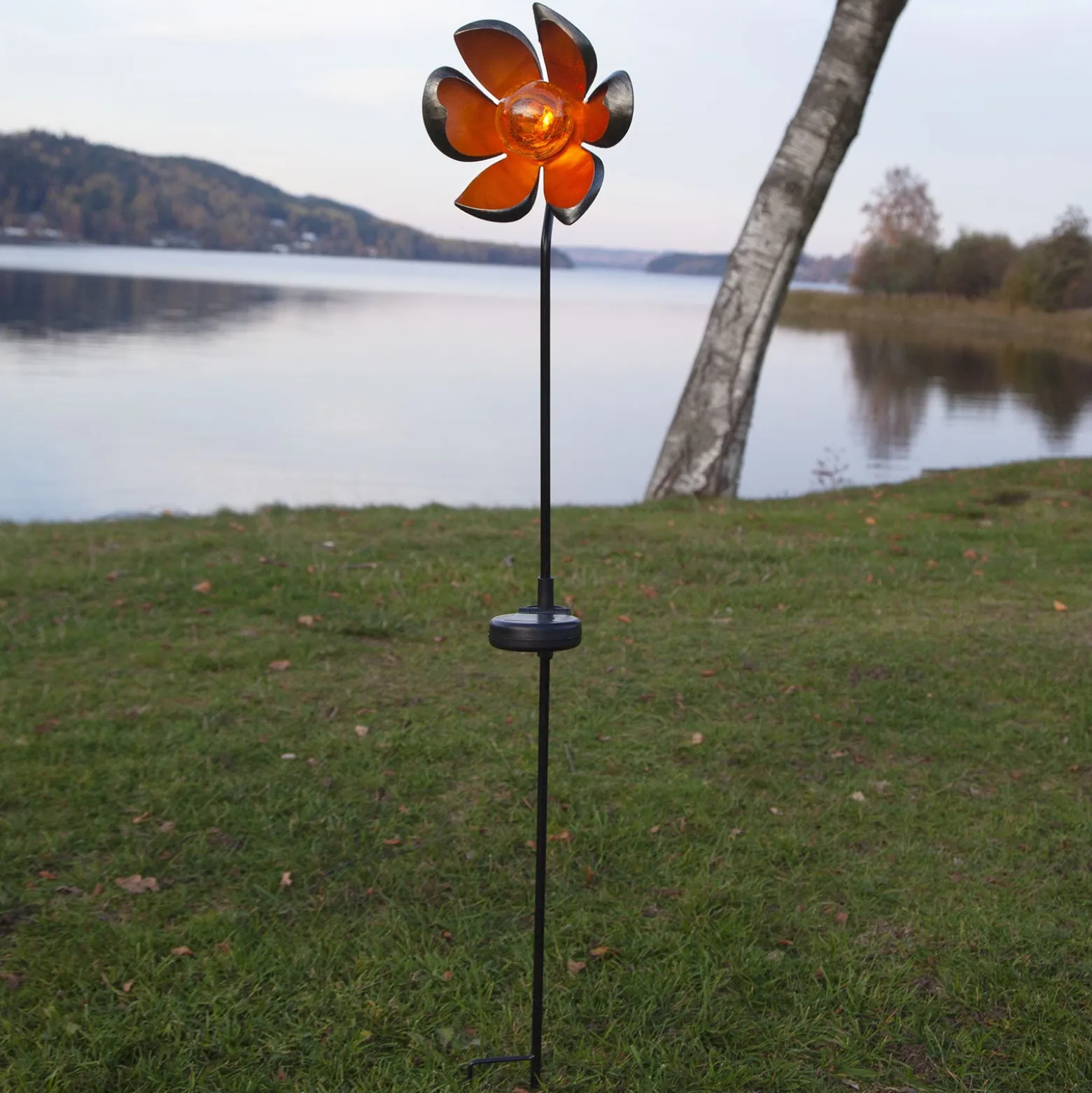 Aurinkokäyttöinen Melilla-LED-valaisin, kukka