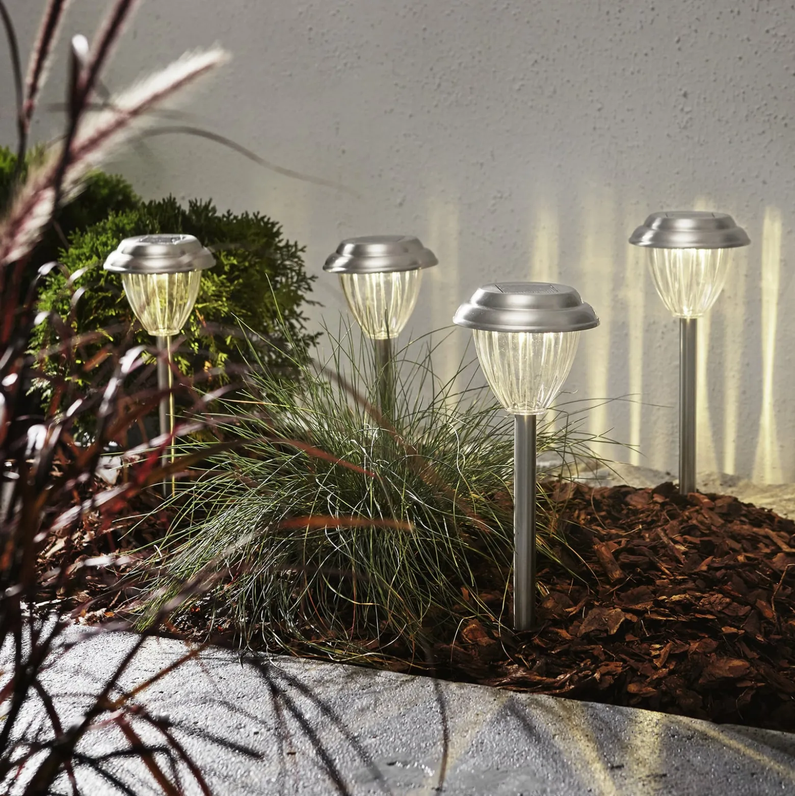 Aurinkokäyttöinen Palma-LED-pollarivalaisin, 4 kpl
