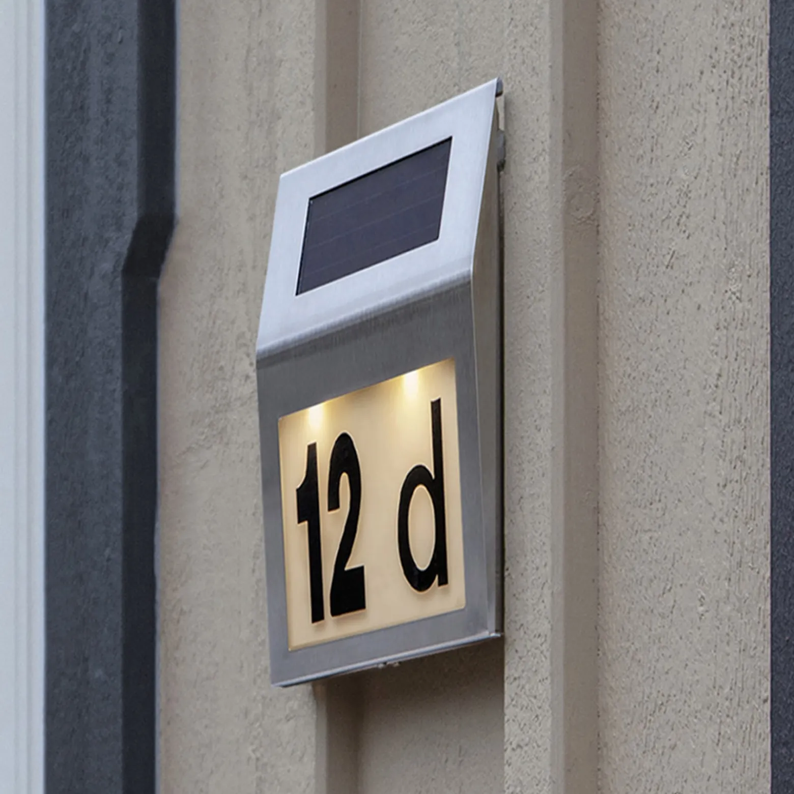 Aurinkokäyttöinen Wally-LED-talonnumerovalaisin