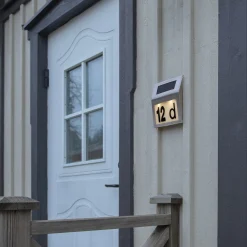 Aurinkokäyttöinen Wally-LED-talonnumerovalaisin