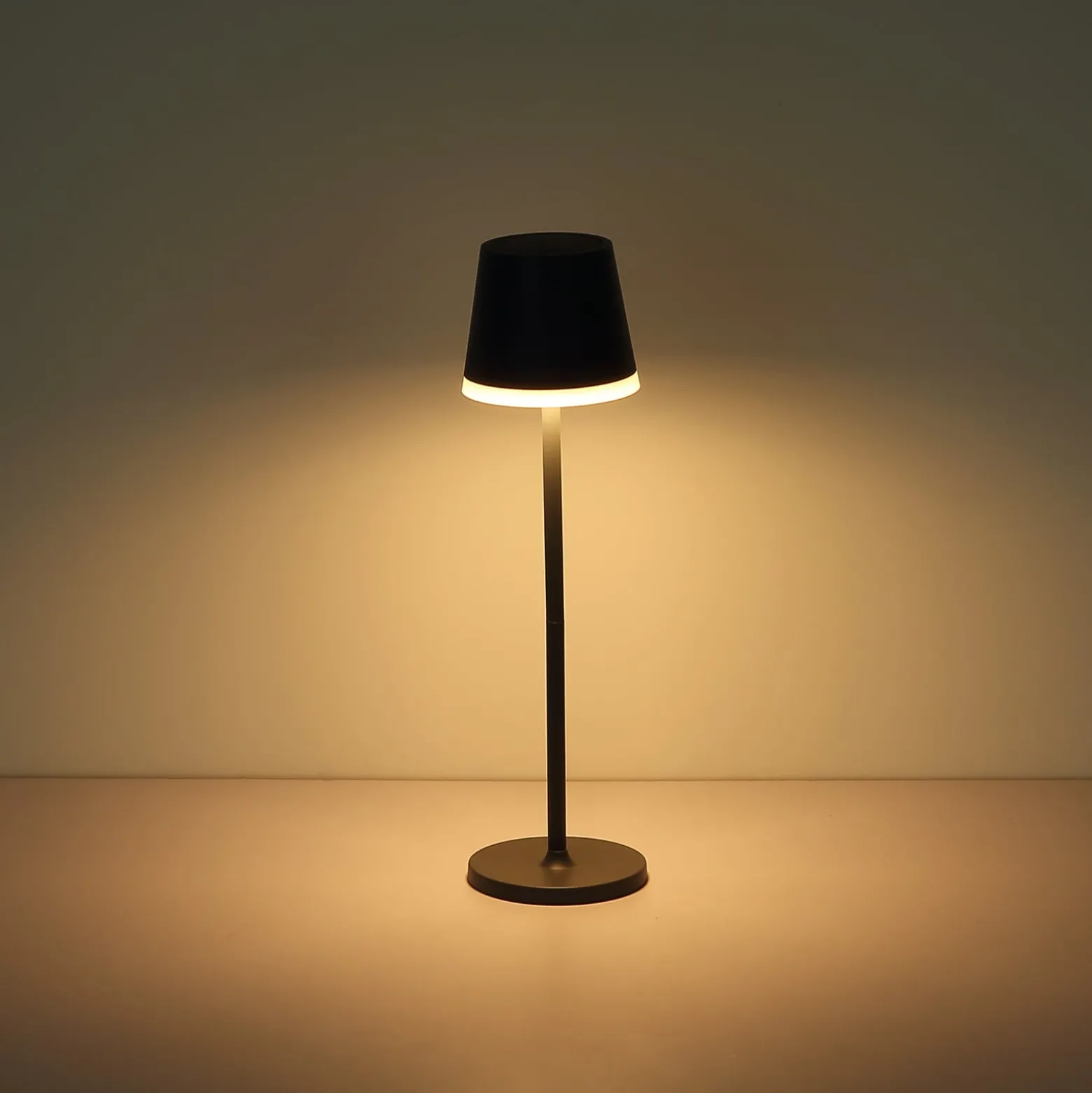 Aurinko-pöytälamppu 36637A, IP44, antrasiitti