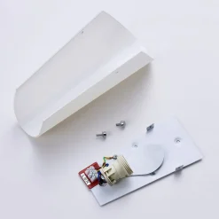 Aurora - elegantti seinävalaisin lasivarjostimella