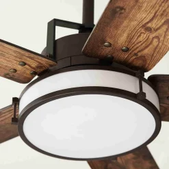 Beacon-kattotuuletin valolla, malli Louisville, pronssi, hiljainen