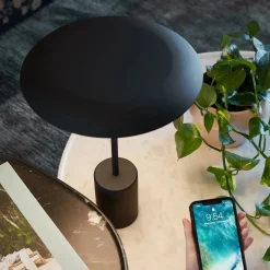 Beacon LED-pöytävalaisin Smith, musta, metalli, USB-portti