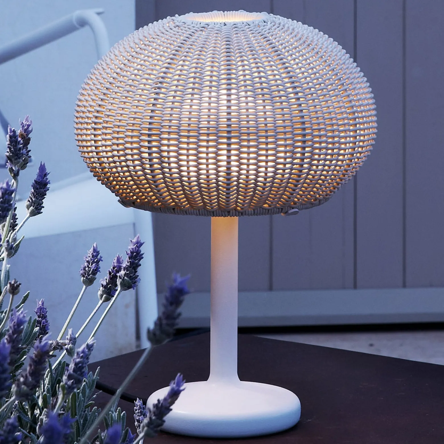 Bover Garota Mini LED-pöytälamppu ulos