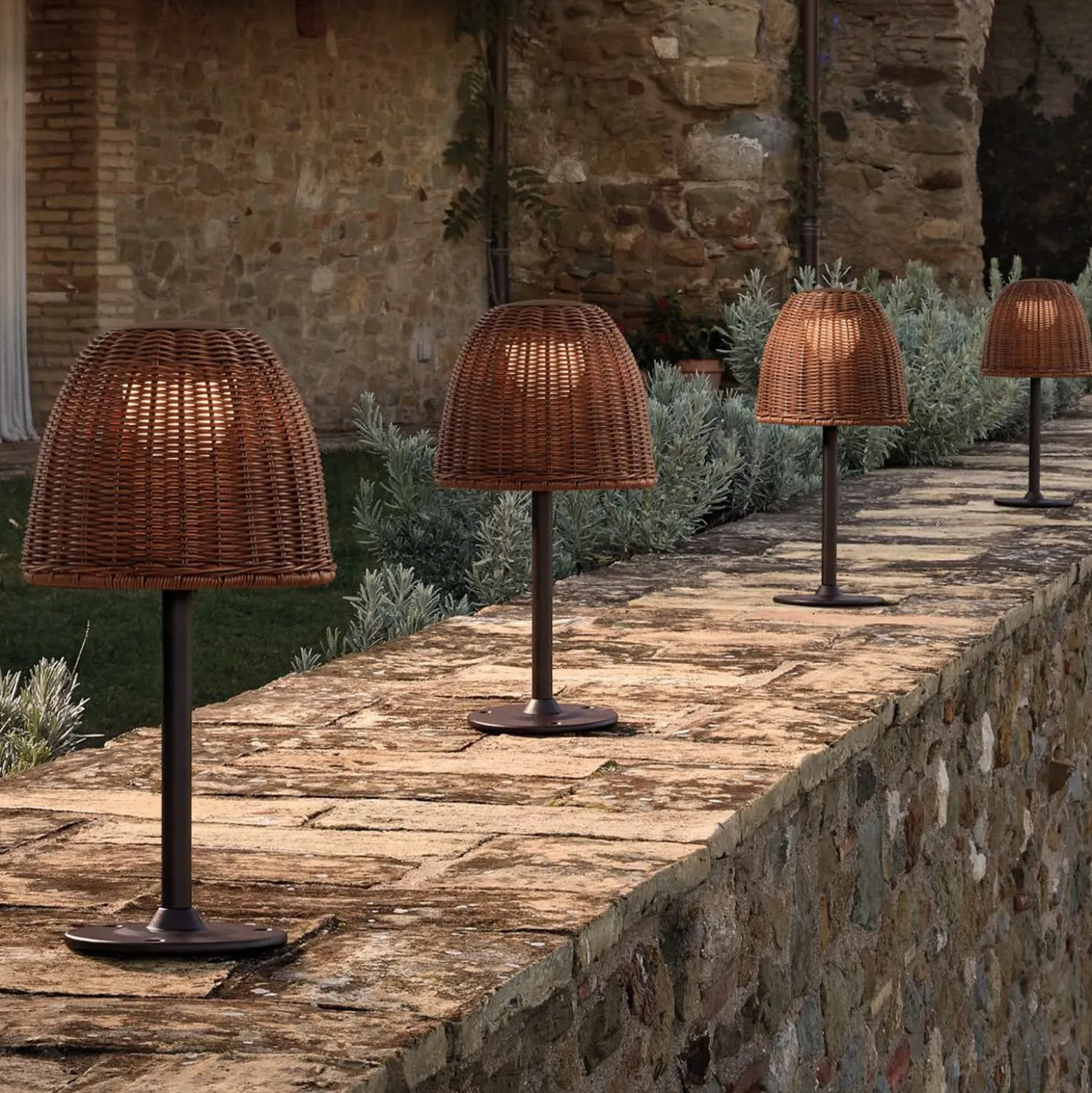 Bover LED-jalustavalaisin Atticus, korkeus 50 cm, grafiitinruskea/ruskea