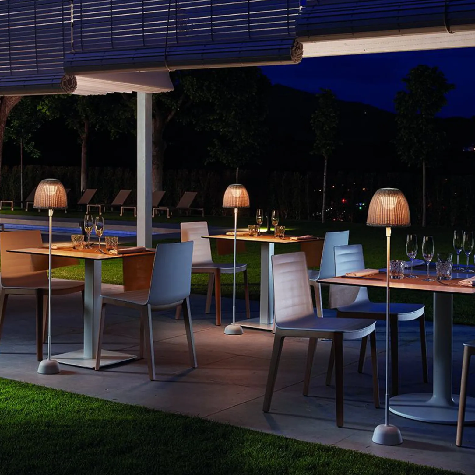 Bover LED ladattava lattiavalaisin Atticus 114, luonnonvalkoinen/beige