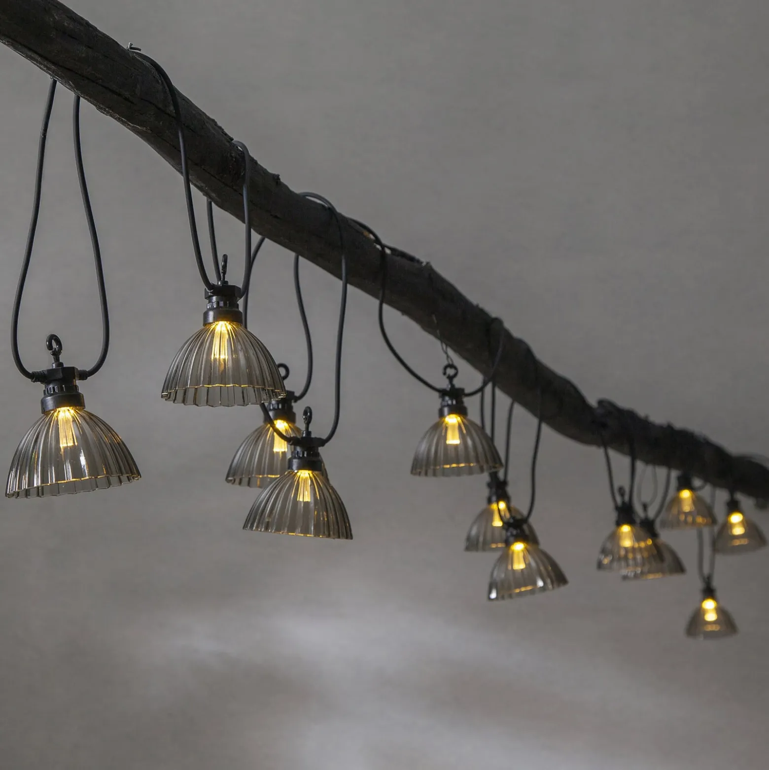 Circus Shade-LED-valoketju, 12 varjostinta, harmaa