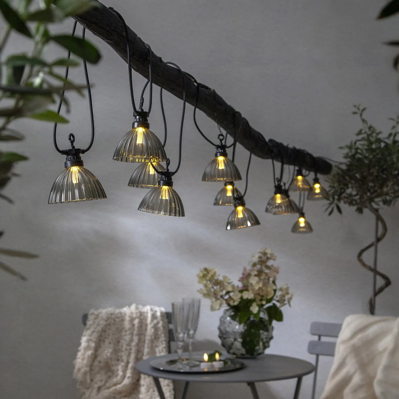 Circus Shade-LED-valoketju, 12 varjostinta, harmaa