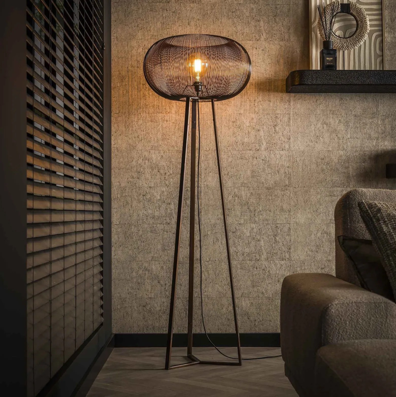 Copper Twist lattiavalaisin musta/kupari 170 cm metallinen jalusta