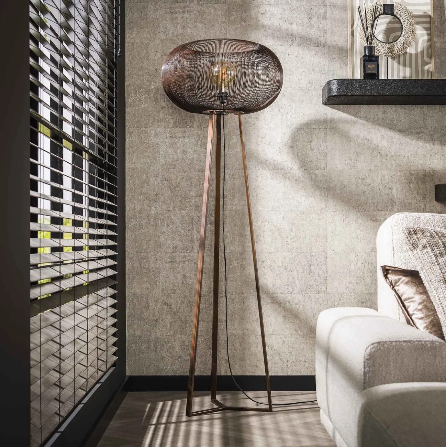 Copper Twist lattiavalaisin musta/kupari 170 cm metallinen jalusta