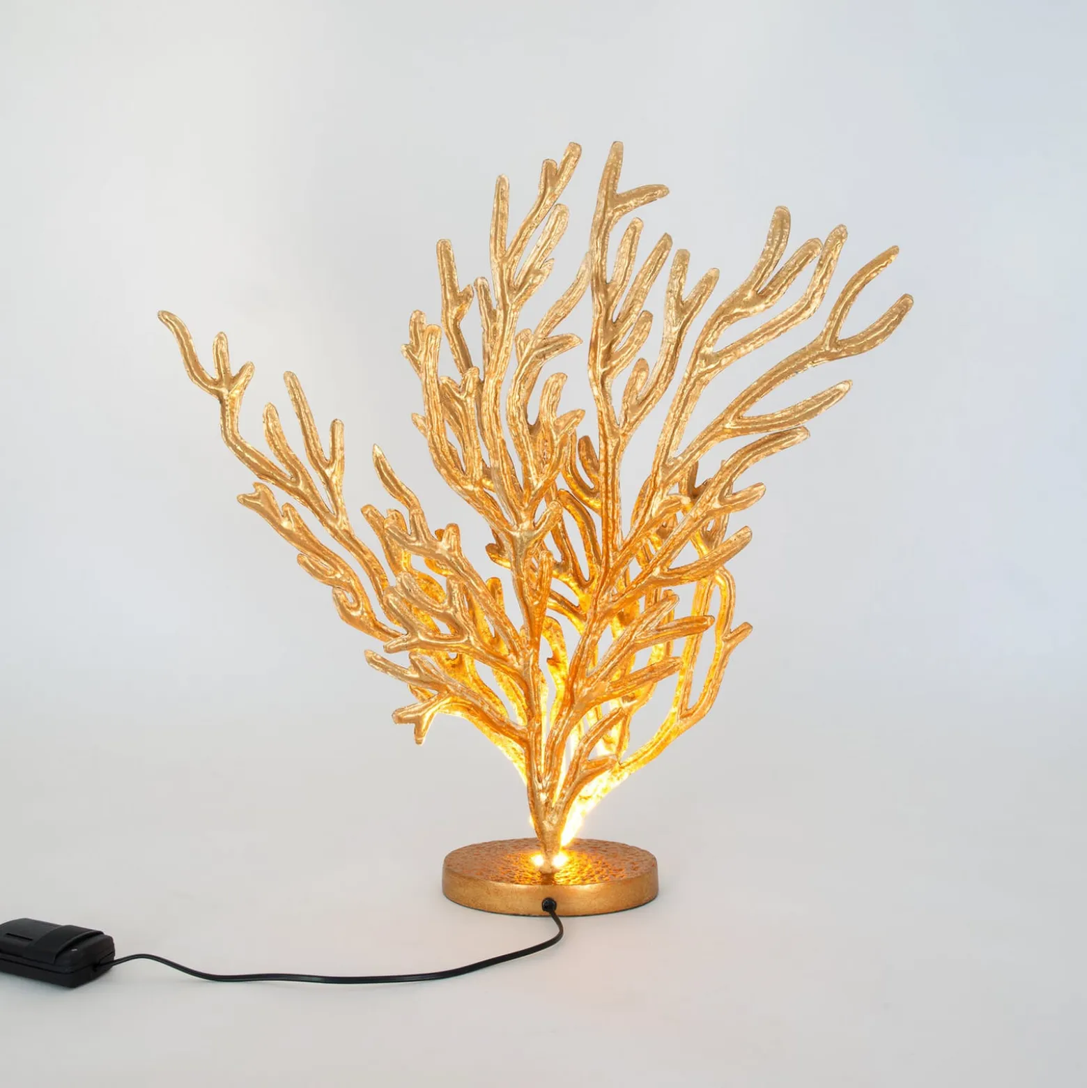 CORADORIA-LED-pöytävalaisin, kullanvärinen, korkeus 72 cm, metallia