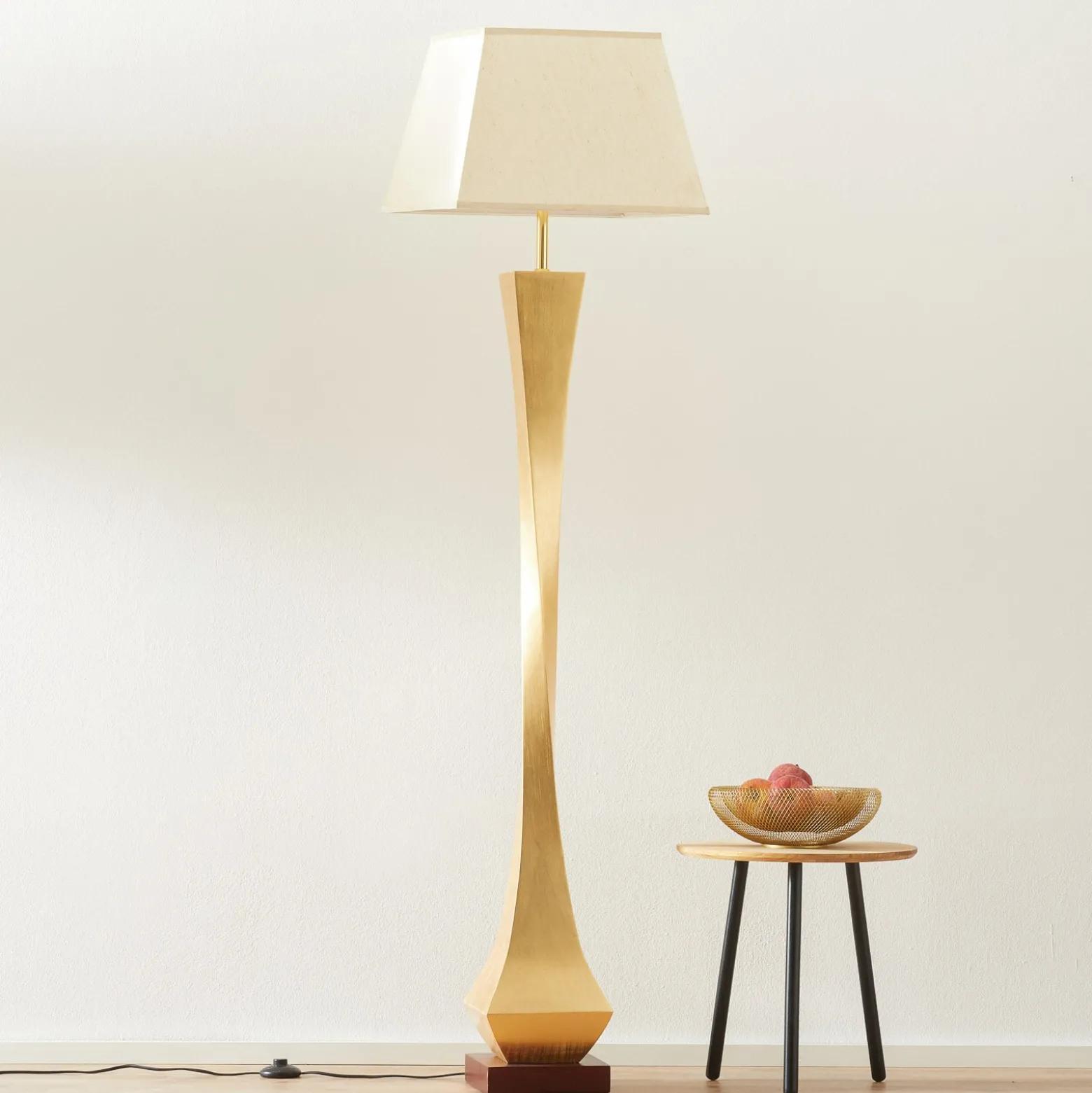 Deco - lattiavalaisin hienostuneella designilla