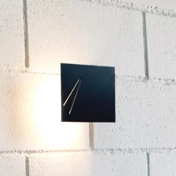 Des.agn – italialainen designseinävalo, musta