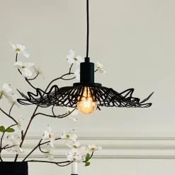 Dyberg Larsen Flora -riippuvalo, mattamusta, Ø 40 cm, metallia