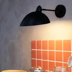 Dyberg Larsen Futura-seinälamppu, musta, 40 W, kaapeli, metalli