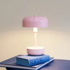 Dyberg Larsen ladattava LED-pöytävalaisin Haipot, vaaleanpunainen,