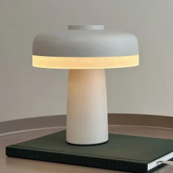 Dyberg Larsen ladattava LED-pöytävalaisin Porter, valkoinen, korkeus 16 cm