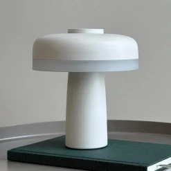 Dyberg Larsen ladattava LED-pöytävalaisin Porter, valkoinen, korkeus 16 cm