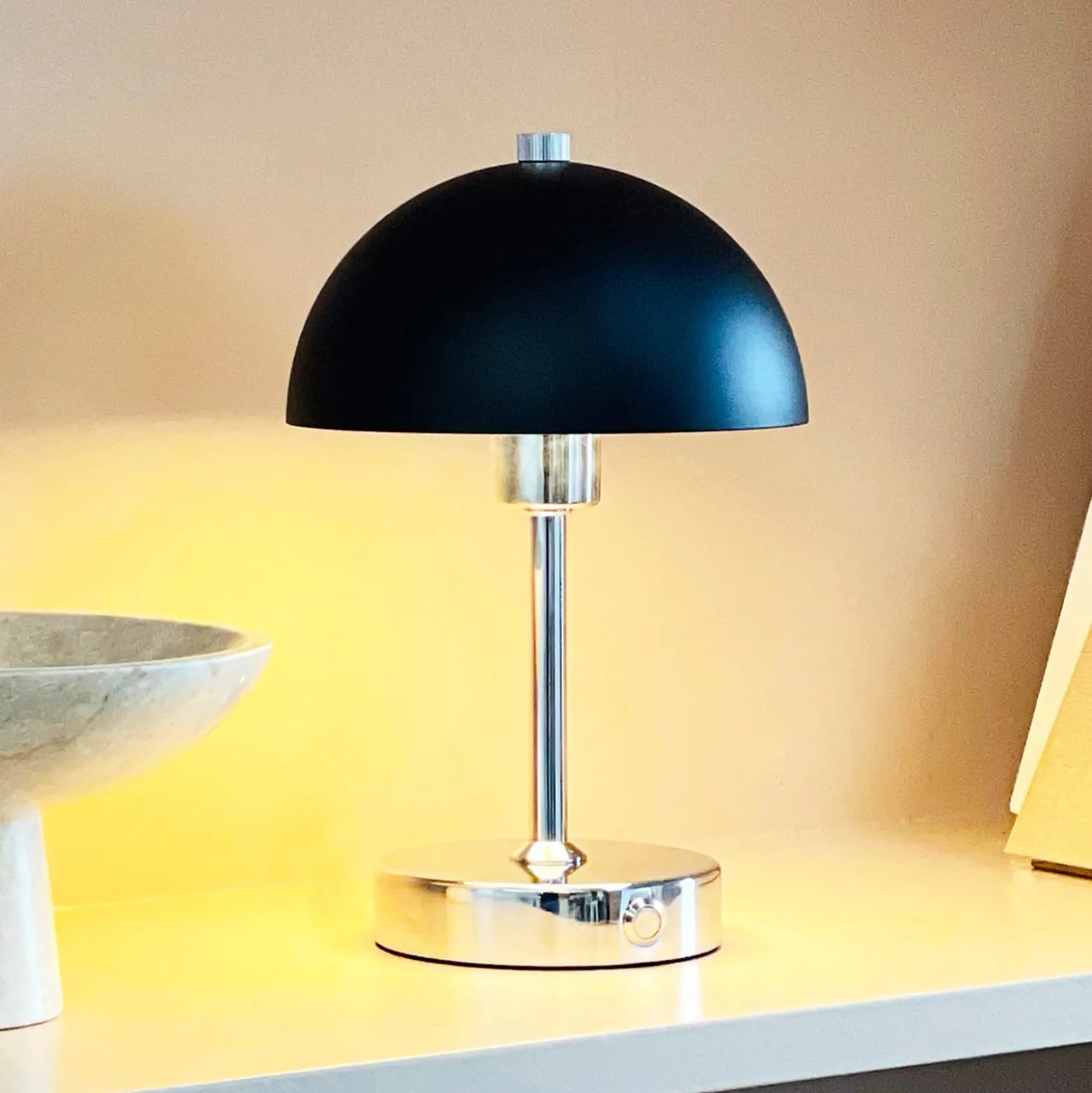 Dyberg Larsen LED-akkupöytälamppu Malmö, korkeus 23 cm, metalli
