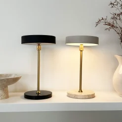 Dyberg Larsen LED-akku-pöytälamppu Moonlight, beige