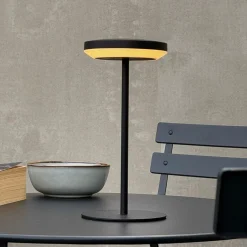 Dyberg Larsen LED-aurinkokäyttöinen pöytälamppu Otera, musta, 25 cm, IP44
