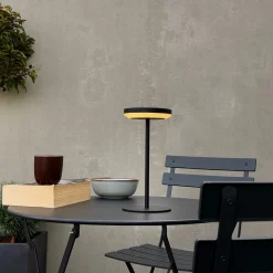 Dyberg Larsen LED-aurinkokäyttöinen pöytälamppu Otera, musta, 25 cm, IP44